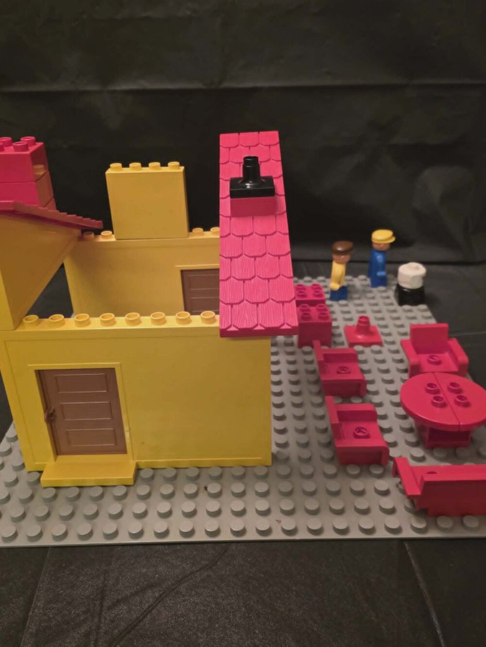 DUPLO LEGO YELLOW PLAYHOUSE 2770 INCOMPLETE BUT IN GOOD CONDITION
